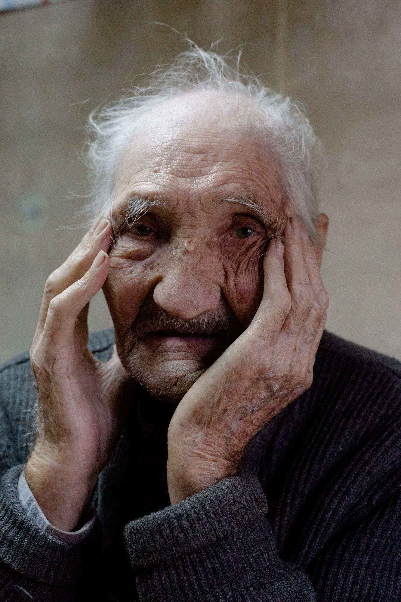 Roland Guyot, 95 ans lors de la prise de vue. Petit, il entendait dire dans les bistrots : la Bosse est inépuisable. Il a ensuite travaillé à la mine, dont la laverie du Mazet. Sur son poste seul, il pouvait traiter jusqu'à 400kg de roches par jours.